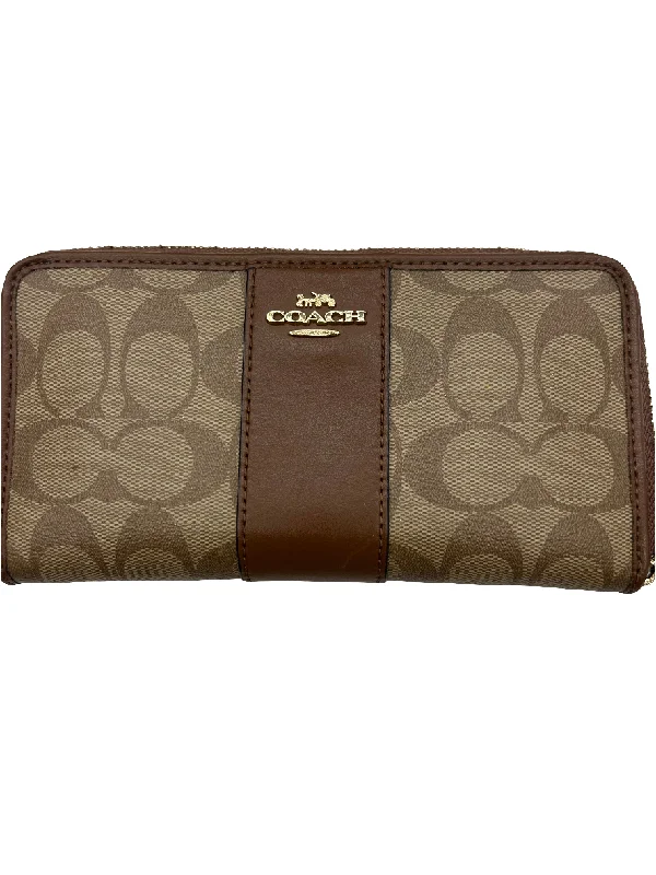 Coach handbags with a metal - framed clasp for durability and styleWallet Designer By Coach, Size: Large