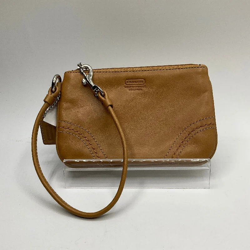 Coach Dempsey bags with a leather - wrapped drawstring for a luxurious feelWristlet Designer By Coach, Size: Small