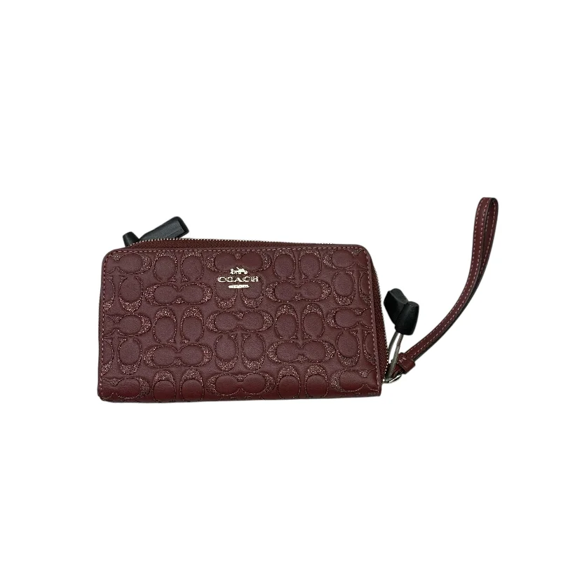 Coach handbags with a metal - framed clasp for durability and styleWristlet Designer By Coach, Size: Medium