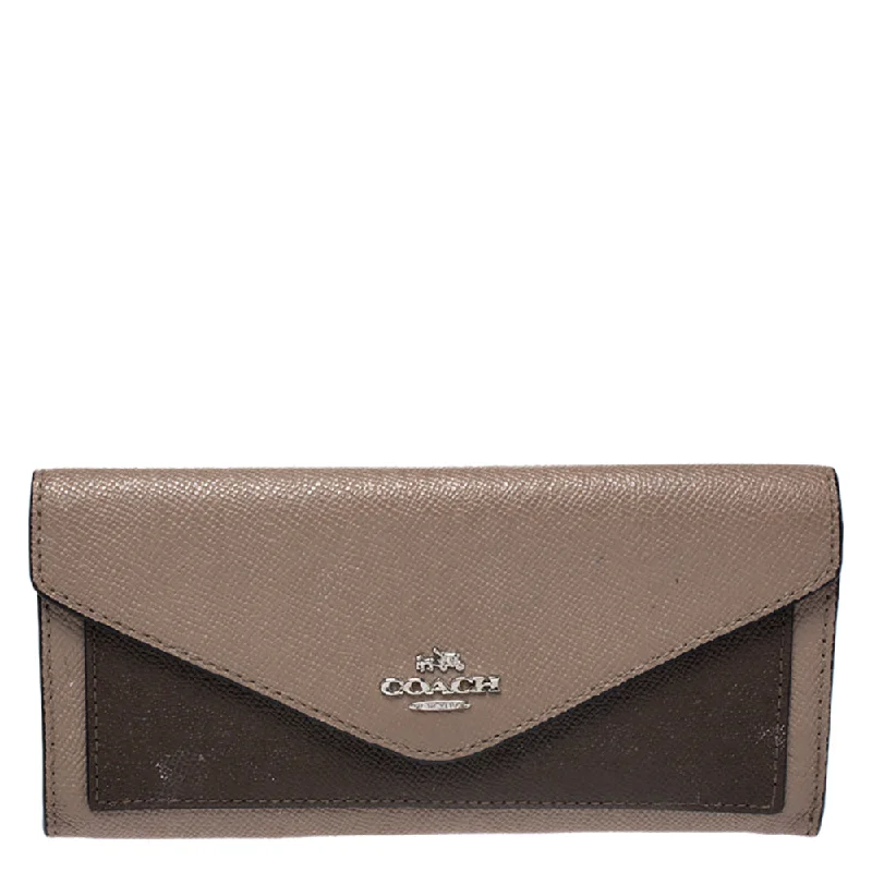 Coach bags with a zippered interior pocket for separating itemsBeige/Olive Green Leather Colorblock Continental Wallet