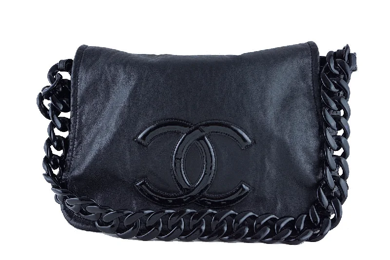 Chanel Vintage Inspired Handbag for Retro LoversChanel XXL Black Resin Modern Chain Jumbo Flap Bag