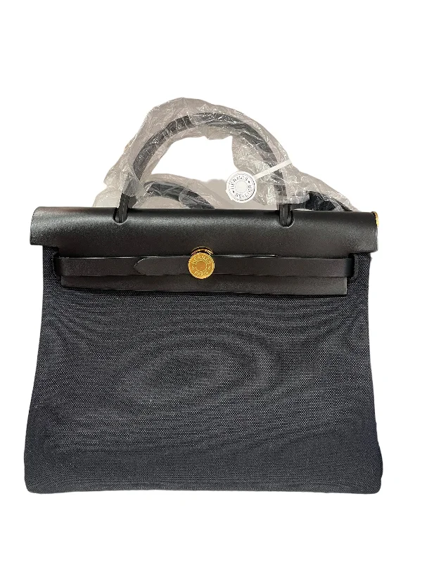 Compact Hermes Herbag Zip for Effortless CarryingHermes Herbag 31 Navy / Black GHW #U SKC1692