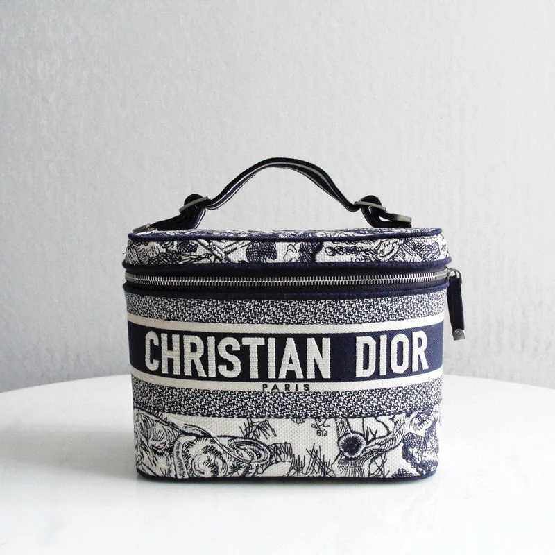 Christian Dior handbags with a removable shoulder strap for versatilityChristian Dior  Bags - 3826