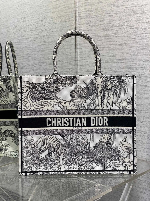 Christian Dior crossbody bags with a front - flap pocket for easy accessChristian Dior  Bags - 413